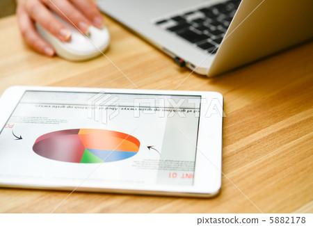 Pie chart on tablet 5882178