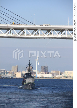 Yokohama Bay Bridge and the Japan Maritime Self-Defense Force training ship Yamayuki 5882779