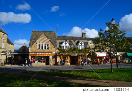 英國伯頓在水面上 英國伯頓在水面上 5883354