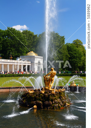 Samson fountain in petergof Samson fountain in petergof 5889962