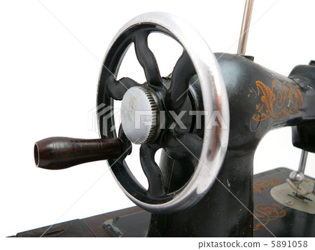 old sewing machine 5891058