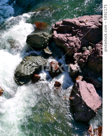 Akagawa Aonogashi Stream Two遇到三塊岩石 5892175