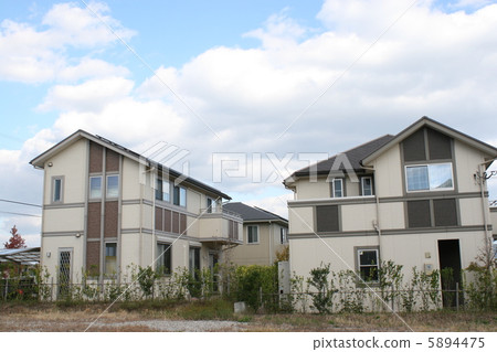 一幢房子 一幢房子 5894475