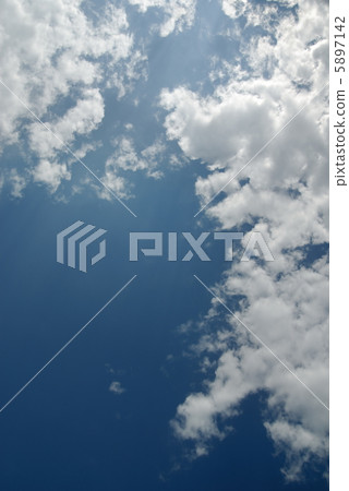 Sky and clouds 5897142