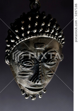 Indian Mask 5897186