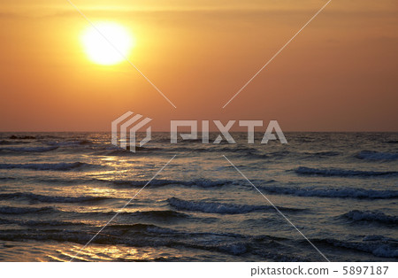 Sea and sun 5897187