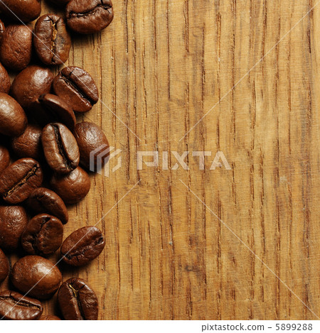 Coffee beans on wood 5899288