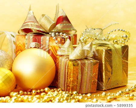 Bright christmas background 5899335