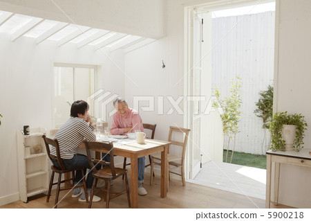 Third Generation Family Spring Third Generation Family Spring 5900218