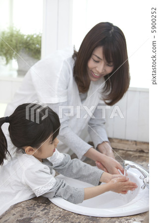 Third Generation Family Spring Third Generation Family Spring 5900252