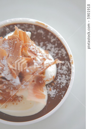 Chocolate mousse 5901918