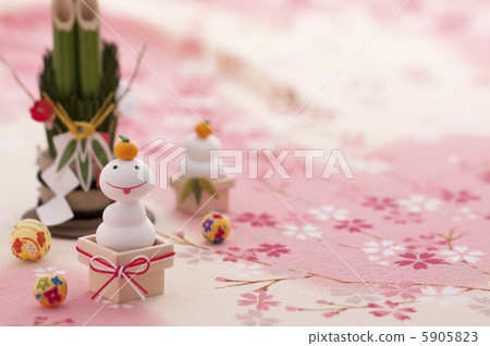 模仿kagami mochi,Kadoma和Tsubaru的蛇工藝品 模仿kagami mochi,Kadoma和Tsubaru的蛇工藝品 5905823