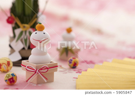 模仿kagami mochi,Kadoma和Tsubaru的蛇工藝品 模仿kagami mochi,Kadoma和Tsubaru的蛇工藝品 5905847