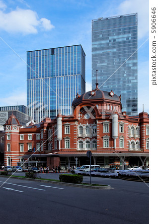Save and restoration construction completed Tokyo Station Marunouchi station building and blue sky 5906646