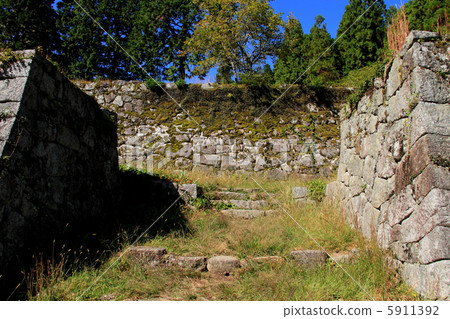 岩村城·首席局墓葬紀念碑 5911392
