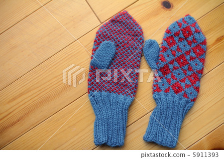 Hand-knitted gloves: Scandinavian-style mittens 5911393