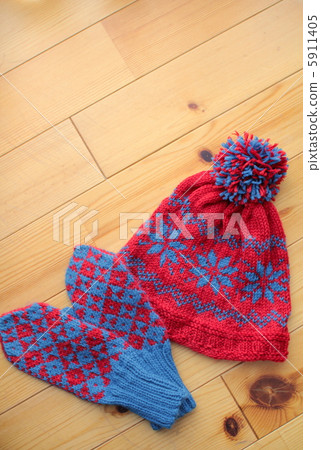 Hand-knitted Nordic patterned hats and mittens - cold weather gear 5911405