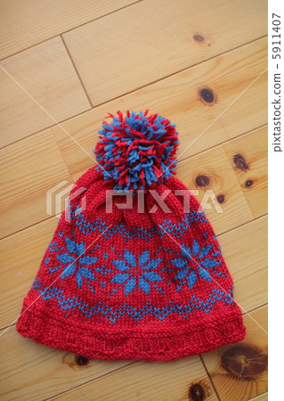Hand-knitted Nordic patterned winter hat 5911407