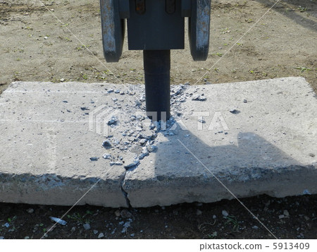 Hydraulic breaker 5913409