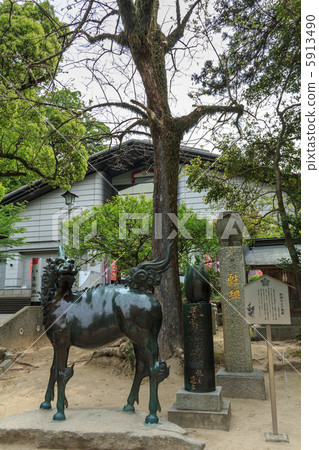 麒麟雕像和雕像 麒麟雕像和雕像 5913490