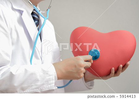 Doctor examining the heart 5914413
