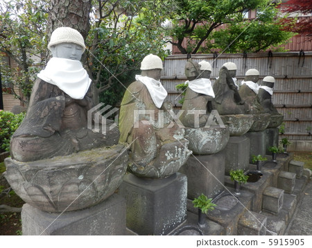 Tatara Temple的Rokushiro Bodhisattva座位 Tatara Temple的Rokushiro Bodhisattva座位 5915905