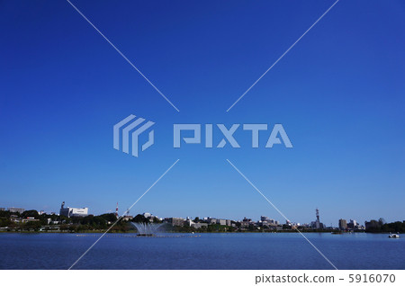 Senba湖和秋天天空藍天 5916070