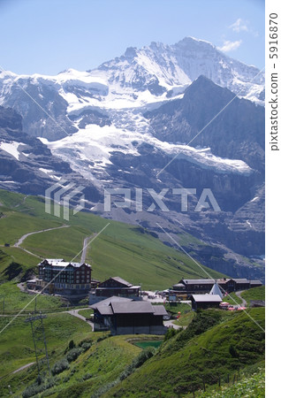 少女峰和Kleine Scheidegg 5916870