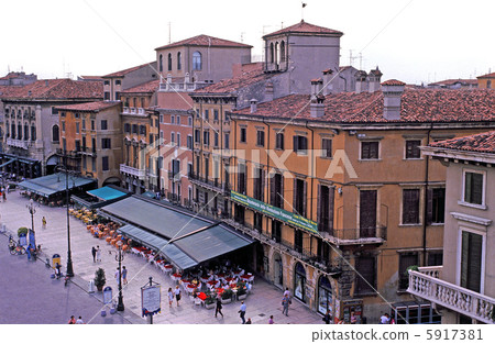 Downtown area of Verona 5917381