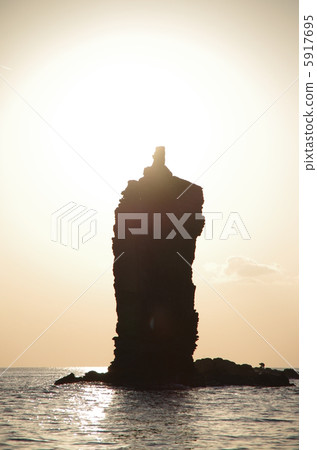 夕陽下的蠟燭岩風景 5917695