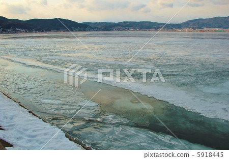 凍結的Su訪湖 5918445