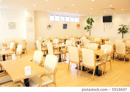 A dining room 5918697