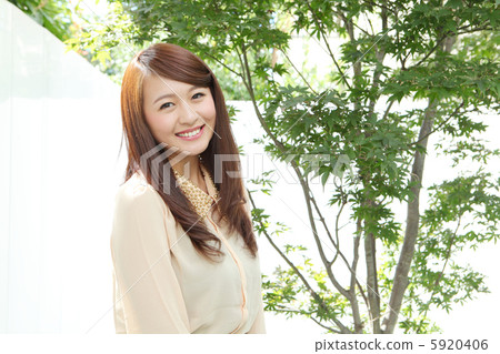 一個女人帶著微笑 5920406