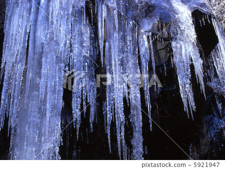 一系列的冰柱 5921947