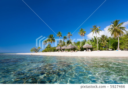 Perfect tropical beach Perfect tropical beach 5927466