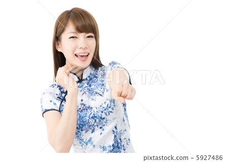 一個穿著中國服裝的女人 5927486