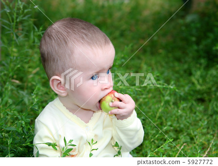 small baby biting apple small baby biting apple 5927772