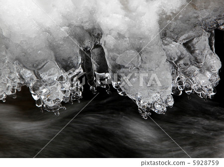 河邊潑冰 5928759