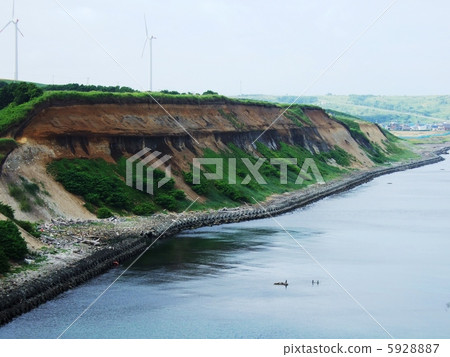 The desired sea cliff 5928887