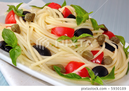 Spaghetti with tomato, capers and basil with olives 5930189