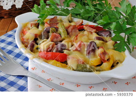 Beans with ham and vegetables, baked with cheese 5930370