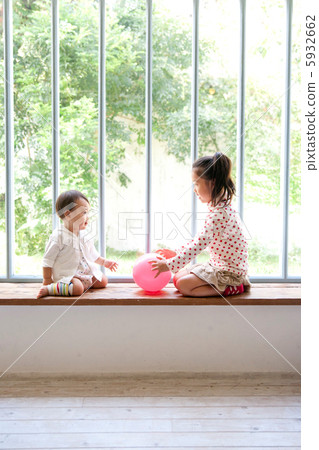 Sisters playing in the living room 5932662