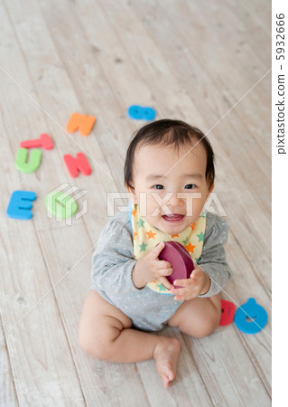 Baby playing in the living room 5932666