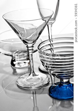empty glassware with reflection 5934381