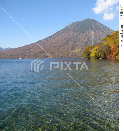 Nikko city, Tochigi prefecture Lake Chuzenji in autumn leaves October Nikko city, Tochigi prefecture Lake Chuzenji in autumn leaves October 5936524