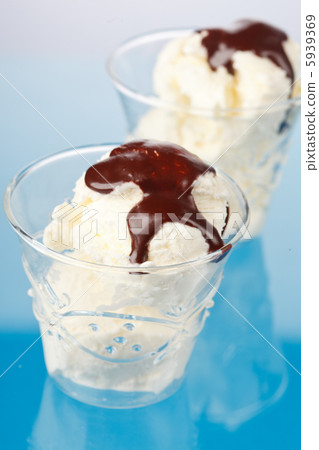 vanilla ice cream with chocolate vanilla ice cream with chocolate 5939369