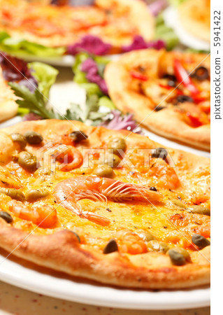 Italian pizza Italian pizza 5941422