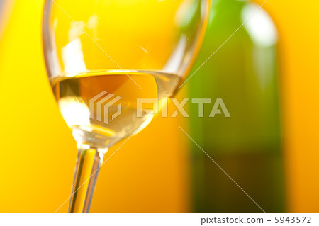 white wine white wine 5943572