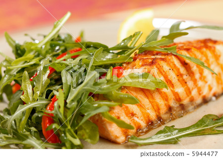 grilled salmon 5944477