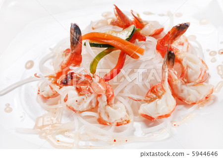 noodles with shrimps 5944646